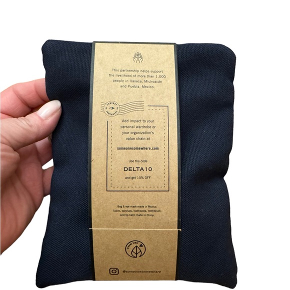 Delta Premium Select Someone Somewhere
Artisan-Made Amenity Kit. NWT - Picture 7 of 7